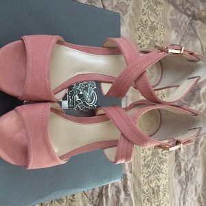 VINCE CAMUTO SANDALS